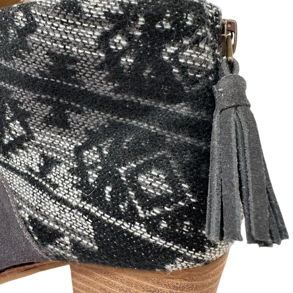 Toms Gray Suede Ankle Booties with Patterned Knit Collar Size: 7.5